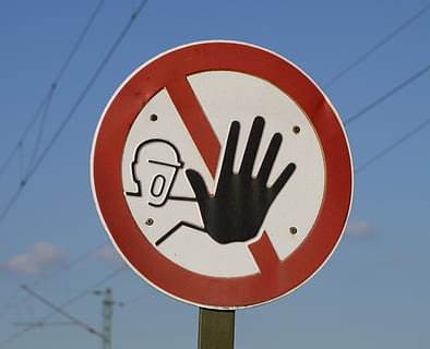 hvit, rød, veiskilt, Stoppe, Fare, advarsel, låse, stoppskilt, arbeider lokaler, forsiktighet, mahn finger, farlig, farepunkt, ulykke, risiko for ulykker, ferdsel på andres eiendom, skilt, vei, varselskilt, kommunikasjon, himmel, forbudt, ingen folk, geometrisk form, sirkel, nærbilde, dag, form, veiledning, symbol, natur, representasjon, menneskelig representasjon, informasjon, informasjonsskilt, utendørs, veisignal, 2K, CC0, offentlig domene, opphavsrett gratis