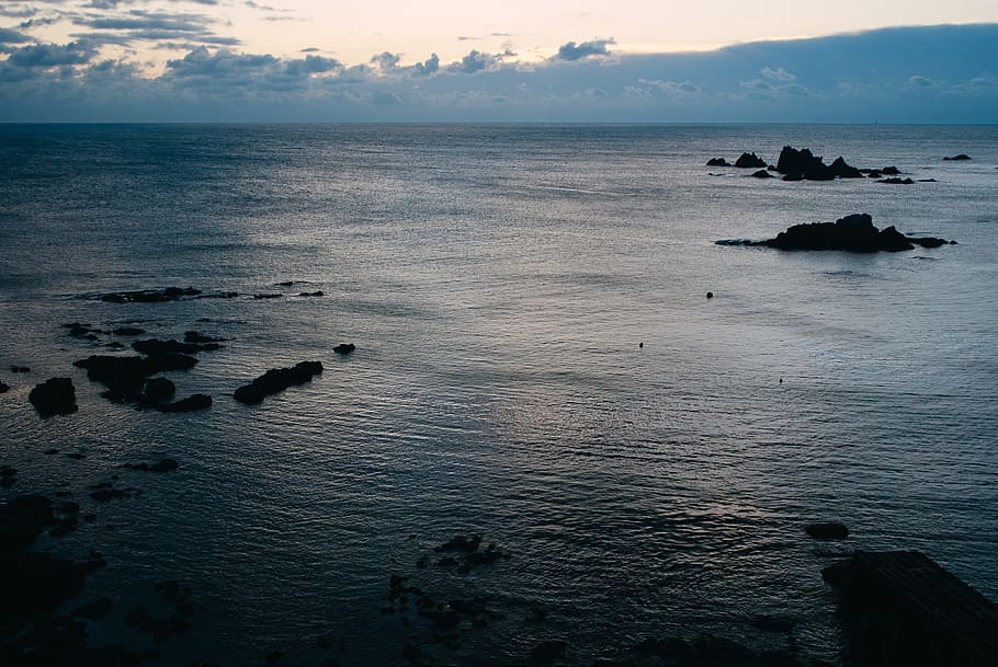 dopo il tramonto, paesaggio, mare, natura, acqua, onda, Paesaggi, costa, nessuno, cielo, corpi d'acqua, spiaggia, tramonto, orizzonte sull'acqua, paesaggio marino, posizioni di viaggio, bellezza nella natura, immagine a colori, scena tranquilla, blu, riflessione, all'aperto, orizzonte, scenics - natura, la tranquillità, terra, roccia, silhouette, idilliaco, roccia - oggetto, nuvola - cielo, 2K