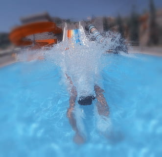 dykning, springet, ferie, Opdater, fritid, sporty, svømmepøl, helligdage, chloreret vand, sommer, sjovt, genopretning, udendørs pool, forspring, pool, vand, fedt nok, sjov badning, Topper, hoppe, sport, natur, bevægelse, en person, livsstil, dag, fritidsaktivitet, sprøjt, uigenkendelig person, rigtige mennesker, vinter, herrer, udendørs, svømning, kold temperatur, 2K, CC0, offentligt domæne, royaltyfrie