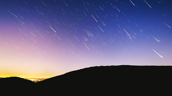 foto, hujan meteor, keemasan, jam, jam emas, langit, astronomi, ruang, ilmu, gerakan, rotasi, senja, penuh bintang, malam, matahari terbenam, bayangan hitam, jejak, surgawi, horisontal, bintang, bintang terbang, pemandangan, bintang - ruang, alam, scenics - alam, gunung, keindahan di alam, ketenangan, paparan panjang, jejak bintang, adegan yang tenang, galaksi, lingkungan Hidup, tidak ada orang, konstelasi, tanah, gelap, ruang dan astronomi, Bima Sakti, 2K, CC0, domain publik, bebas royalti