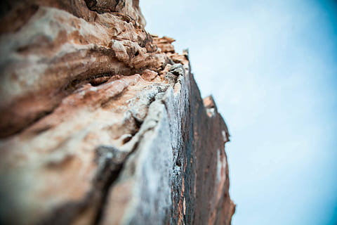 bjerg om dagen, selektiv, fokus fotografering, rock formation, klippe, klint, himmel, Sky, kridt, selektiv fokusering, tæt på, tekstureret, natur, træ - materiale, dag, udendørs, ingen mennesker, ru, fokus på forgrunden, træ, baggrunde, træstamme, rock-objekt, kopiere plads, jord, ro, søm, 4K, CC0, offentligt domæne, royaltyfrie