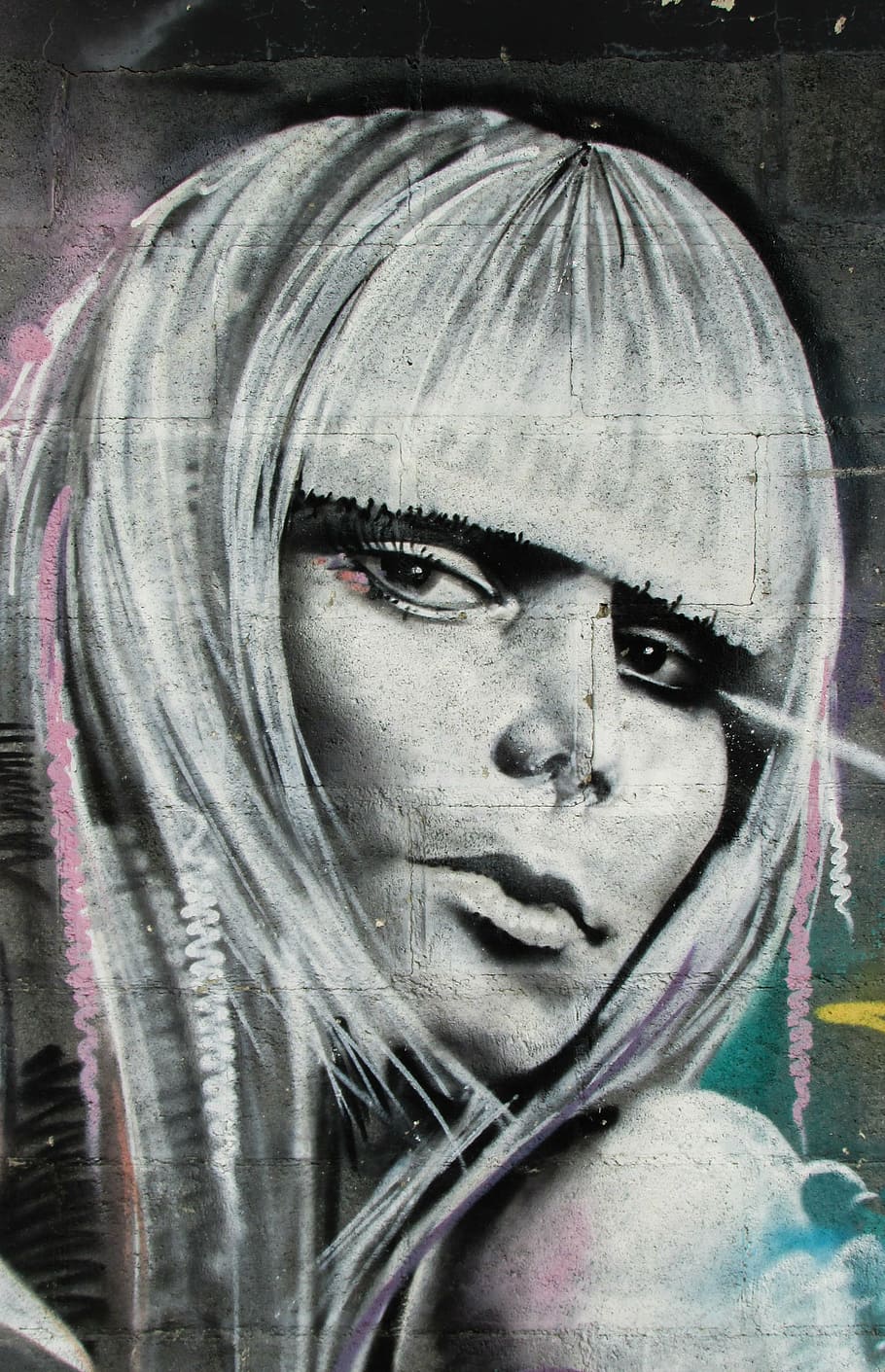 Xipre, larnaca, graffiti, paret, pintura, urbà, jove, dona, retrat, tirada al cap, una persona, mirant la càmera, adult jove, primer pla, dones, adult, dia, seriós, dones joves, persones reals, art i artesania, mirant, creativitat, representació humana, roba, contemplació, caputxa - roba, vel, dona guapa, 4K
