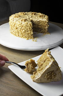 kue, maple, kenari, manis, pencuci mulut, buatan sendiri, mengiris, pembakaran, bagian, garpu, pengecapan, tangan manusia, makanan, tangan, satu orang, makanan dan minuman, bagian tubuh manusia, piring, peralatan dapur, dalam ruangan, kesegaran, orang sungguhan, alat makan, meja, siap untuk dimakan, memegang, orang yang tidak dikenal, bagian tubuh, jari, gaya hidup, merapatkan, godaan, 4K, CC0, domain publik, bebas royalti