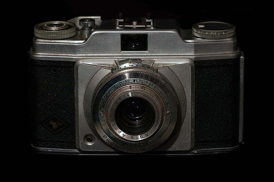 càmera, vell, analògic, càmera de telèfons, càmera de fotos, agfa, col · lecció, càmera - equip fotogràfic, tecnologia, tir de l'estudi, temes de fotografia, lent - instrument òptic, fons negre, primer pla, a l'interior, sol objecte, equip fotogràfic, tallar, estil retro, lent - ull, cap gent, color negre, natura morta, color plata, equipament, càmera digital, càmera slr, equipament elèctric, 5K
