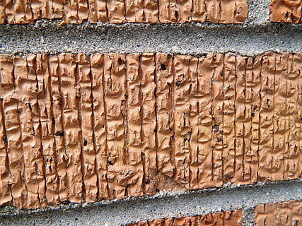 orangefarbener Backstein, Textur, Wand, die Architektur, gebaute Struktur, keine Leute, Tag, Wandbau - Funktion, Gebäudehülle, Muster, Kunst, Backstein, Vollbild, Nahansicht, Kunst und Handwerk, Ziegelwand, draußen, Hintergründe, Schnitzen - Handwerksprodukt, braun, Gebäude, texturiert, Steinwand, 4K, CC0, gemeinfrei, lizenzfrei