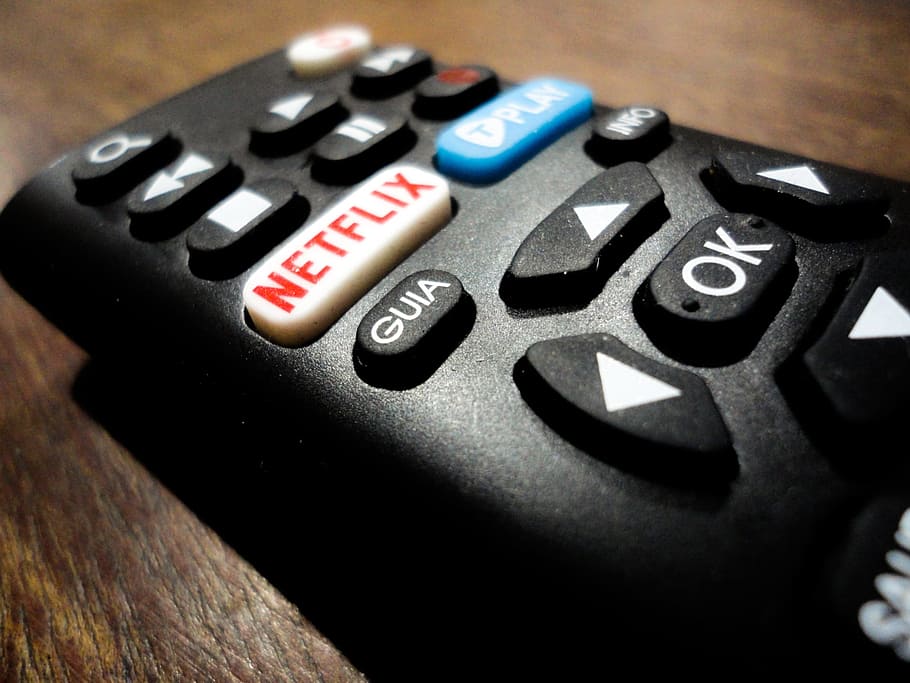 control remot negre, netflix, control remot, electrònica, nombre, tecnologia, calculadora, comunicació, primer pla, taula, cap gent, a l'interior, natura morta, telèfon, Finances, vista d’angle alt, teclat, negocis, text, control, polsador, remot, color plata, 1080P