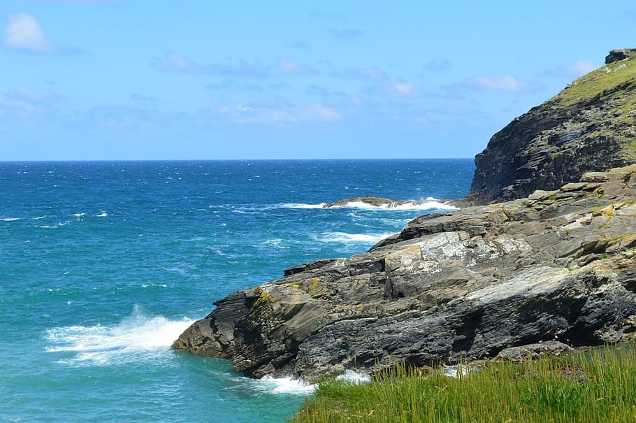 Cornwall, kust, strand, landschap, kustlijn, water, oceaan, zee, horizon over water, Vakantiebestemmingen, natuur, hemel, horizon, scenics - natuur, schoonheid in de natuur, rots, land-, rustige scène, rock - object, kalmte, solide, rotsformatie, dag, blauw, geen mensen, buitenshuis, rotsachtige kustlijn, 1080P