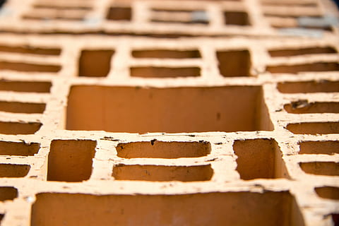murstein, murstein bakgrunn, stein mønster, sementvegg, stenen bakgrunn, bakgrunn, sement, betongvegg, grunge, materiale, vegg, blokkere, hindring, festning, bygning, konstruksjon, arkitektur, komfyr, barriere, stein, tekstur, linje, by, sterk, sement von, dekorative, klaring, mosaikk, steinmønstre, sprekk, sprakk, ingen folk, fokusere på forgrunnen, nærbilde, full ramme, brun, dag, på rad, utendørs, hvit farge, bygget struktur, byggemateriale, selektiv fokusering, mønster, murvegg, sollys, kreativitet, betong, 5K, CC0, offentlig domene, opphavsrett gratis