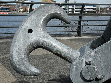 ancla, que contiene, seguridad, industria, metal, agua, día, arquitectura, nadie, naturaleza, barandilla, estructura construida, de cerca, transporte, escultura, barco náutico, al aire libre, Arte y artesanía, río, oxidado, ciudad, representación animal, representación, hierro - metal, color plateado, acero, aleación, 4K, CC0, dominio público, libre de derechos