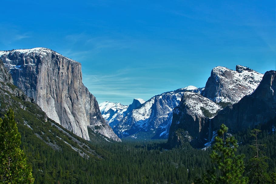 yosemite, neu, descongelar, reflexió, cel blau, muntanya, rierol, arboretum, verd, paisatge, cel, Califòrnia, Parc Nacional, Estats Units d'Amèrica, primavera, naturalesa, cim de muntanya, escenics, a l'aire lliure, Alps europeus, escenics - natura, Serra, bellesa a la natura, hivern, temperatura de fred, escena tranquil·la, medi ambient, terra, muntanya nevada, escena no urbana, blau, arbre, planta, bosc, cap gent, arbre de coníferes, pi, formació, bosc de pi, 2K