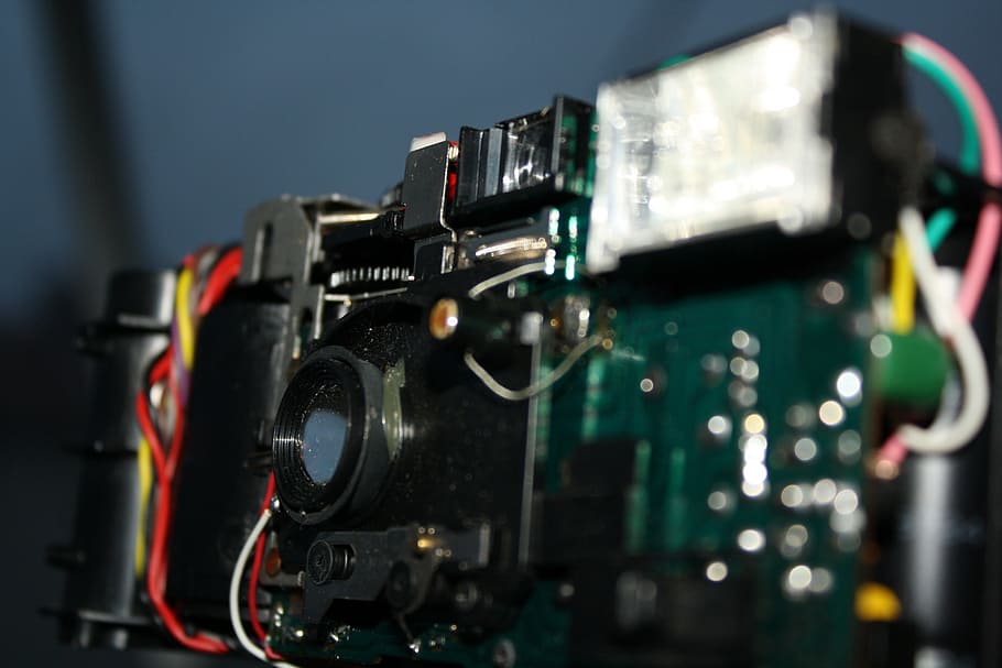 telecamera, scheda di circuito, elettronica, vecchio, raccolta differenziata, resistenza, saldatura, rottura, isärplockad, Aperto, avvicinamento, tecnico, tecnologia, cultura artistica e intrattenimento, in casa, macchina fotografica - attrezzatura fotografica, temi fotografici, industria, girato in studio, nessuno, industria elettronica, messa a fuoco selettiva, comunicazione, industria cinematografica, singolo oggetto, attrezzatura, natura morta, in stile retrò, connessione, macchina da presa, complessità, Camera digitale, le riprese, videocamera domestica, fotocamera reflex, 4K