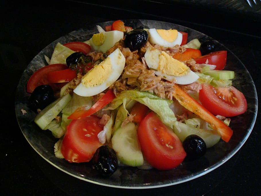 amanida de verdures, bullit, ous, amanida, bonic, tonyina, nutrició, menjar, peix, placa, frisch, saludable, deliciós, vitamines, vitamina c, tomàquet, cogombre, dinar, sopar, cuinar, cuina, tomàquets, colorit, cogombres, olives, ou, menjar i beguda, alimentació saludable, cap gent, frescor, fruita, benestar, vegetals, llest per menjar, a l'interior, natura morta, primer pla, vista d’angle alt, bol, mida de la porció, fruites de baies, maduixa, menjar vegetarià, amanida de fruita, 2K