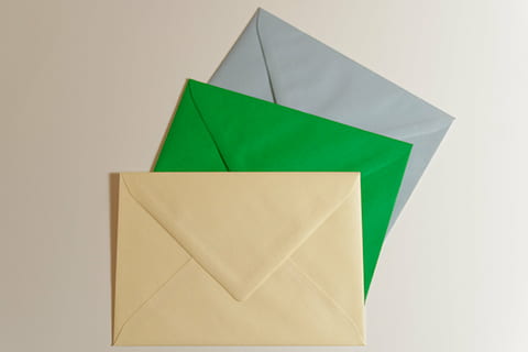 surat, amplop, pos, kertas, pesan, tembakan studio, latar belakang putih, tidak ada orang, warna hijau, dalam ruangan, terlipat, memotong, objek tunggal, seni dan kerajinan, origami, kreativitas, bentuk, kerajinan, bentuk segitiga, Desain, merapatkan, menyalin ruang, masih hidup, 2K, CC0, domain publik, bebas royalti
