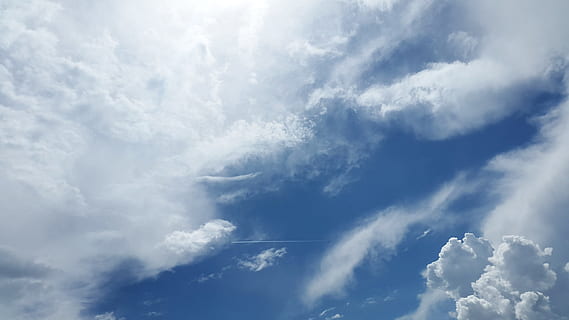 skyer grafisk tapet, himmel, skyer, atmosfære, luft, ilt, dom, Himmelblå, sommer, cumulus skyer, blå, natur, vind, vejr, Sky, sky - himmel, skønhed i naturen, baggrunde, scenics - natur, ingen mennesker, hvid farve, ro, lav vinkel visning, cloudscape, dag, sollys, idyllisk, udendørs, meteorologi, miljø, lyse, 4K