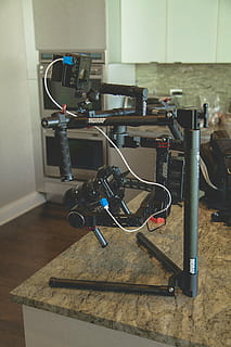 Dji, ronin, stabilisator, kamera, A7S, 3-aksial, gimbal, videography, kinematografi, kjøkken, hvile, innendørs, teknologi, ingen folk, utstyr, helsevesen og medisin, bord, fokusere på forgrunnen, gulv, metall, medisinsk utstyr, stilleben, maskineri, tre - materiale, nærbilde, virksomhet, forbindelse, fotografering temaer, fravær, hjemlige rom, dag, 5K, CC0, offentlig domene, opphavsrett gratis