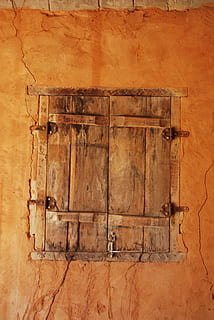 Fenster, ländlich, Lehm, rustikal, Holz - Material, schmutzig, alt, Hintergründe, beschädigt, altmodisch, keine Leute, verwittert, drinnen, Wandbau - Funktion, Sicherheit, die Architektur, gebaute Struktur, Nahansicht, braun, texturiert, geschlossen, Vollbild, Schutz, 4K, CC0, gemeinfrei, lizenzfrei
