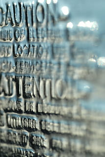 Text, Metall, Textur, metallisch, Oberfläche, Muster, Typografie, Material, industriell, typografisch, Linderung, Alphabet, Vollbild, keine Leute, Hintergründe, Nahansicht, selektiver Fokus, Kunst, Kunst und Handwerk, Kommunikation, Tag, alt, Schnitzen - Handwerksprodukt, die Architektur, Kreativität, drinnen, Holz - Material, in einer Reihe, Carving, 4K, CC0, gemeinfrei, lizenzfrei