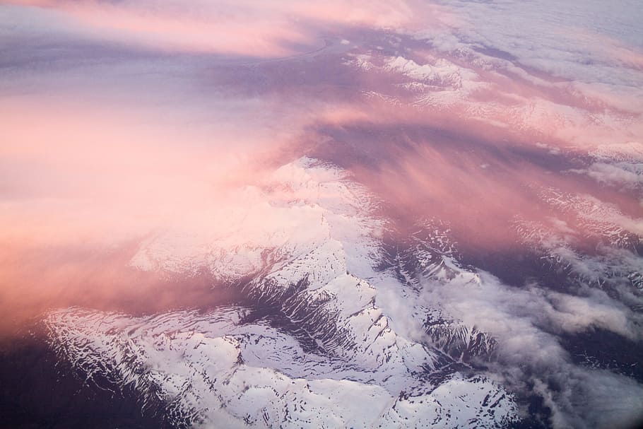 sne, udjævnede, bjerg, antenne, fotografering, snow cap mountain, Foto, skyer, gylden time, Sky, over, himmel, natur, vejr, sky - himmel, blå, cloudscape, baggrunde, udendørs, scenics, skønhed i naturen, stratosfæren, luft, dag, plads, overskyet, solnedgang, scenics - natur, miljø, ingen mennesker, vinter, ro, kold temperatur, idyllisk, rolig scene, luftfoto, landskab, ikke-urbane scene, blødhed, snedækket bjerg, magt i naturen, 5K