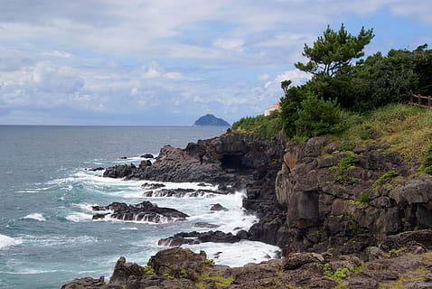 Klitschko, indipendentemente dal fatto, K, mare, roccia, acqua, roccia - oggetto, cielo, solido, bellezza nella natura, terra, scenics - natura, spiaggia, nuvola - cielo, orizzonte sull'acqua, natura, albero, orizzonte, formazione rocciosa, la tranquillità, pianta, giorno, nessuno, all'aperto, costa rocciosa, eroso, 4K, CC0, dominio pubblico, privo di copyright