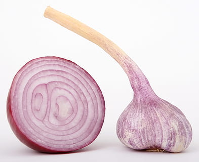 verdures de ceba, ceba, vegetals, fons, bombeta, primer pla, clau, color, colorit, cuinar, cuina, dieta, en forma, sabor, menjar, fresc, All, crescut, salut, saludable, herbes, casa, ingredients, aïllat, la vida, macro, natural, nutrició, un, planta, produir, porpra, anells, condiment, escalunyes, solter, olor, espècia, primavera, encara, vegetarià, vitamines, blanc, frescor, aliments crus, orgànic, alimentació saludable, menjar i beguda, menjar vegetarià, ingredient, madur, natura morta, a l'interior, tir de l'estudi, fons blanc, benestar, cap gent, material de fusta, tallar, grup d'objectes, arrel vegetal, dos objectes, 2K, CC0, domini públic, lliure de regalies