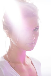 donna, indossare, bianca, camicia scoop-collo, in posa, foto, camicia, donne, una persona, femmine, persone, bellezza, adulto, etnia caucasica, bellissimo, ritratto, volto umano, giovane adulto, solo una donna, avvicinamento, giovani donne, solo donne, solo una giovane donna, bella donna, colpo alla testa, stili di vita, vista frontale, ragazze, colore rosa, capelli, persone reali, giorno, analizzare, cercare, guardare, attività di svago, guardando lontano, acconciatura, contemplazione, adolescente, 5K, CC0, dominio pubblico, privo di copyright