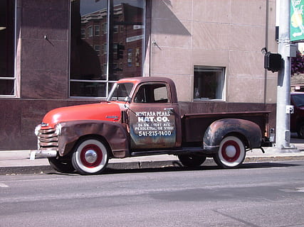 oldtimer, pendleton, automàtic, vell, transport, manera de transport, ciutat, vehicle terrestre, carretera, carrer, automòbil, arquitectura, cotxe, exterior de l'edifici, dia, cap gent, estructura construïda, signe, aparcament, viatjar, text, vermell, moviment, 2K, CC0, domini públic, lliure de regalies