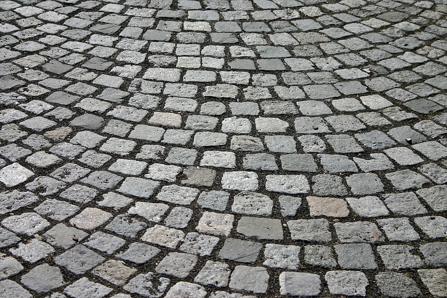 paviment de maó gris, pegat, llambordes, lluny, carretera, patró, pedra, estructura, textura, pis, sòl, barri antic, pedra que ensopega, pavimentat, fons, zona, steinig, gris, resum, marc complet, carrer, sendera, vista d’angle alt, dia, ciutat, cap gent, repetició, a l'aire lliure, arranjament, disseny, en fila, naturalesa, material de pedra, 2K