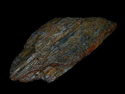 alpí, rock, capa, plata, minerals mountain, fons negre, tir de l'estudi, sòlid, sol objecte, rock - object, tallar, cap gent, a l'interior, primer pla, naturalesa, geologia, mineral, textura, sec, material de fusta, pedra - objecte, còpia espai, natura morta, 4K, CC0, domini públic, lliure de regalies