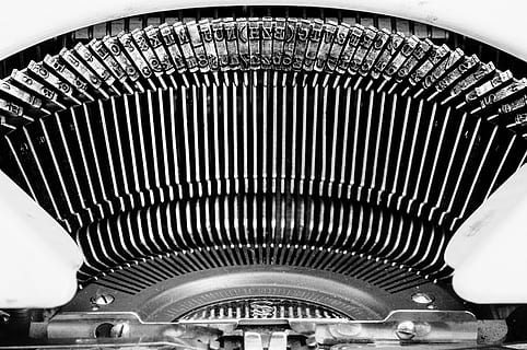 grigio, bianca, macchina da scrivere, tipi, nero bianco, struttura, bianco e nero, astratto, in casa, modello, metallo, architettura, struttura costruita, nessuno, tecnologia, soffitto, arco, illuminato, design, Inquadratura dal basso, moderno, avvicinamento, fan, cultura artistica e intrattenimento, brillante, ventilatore elettrico, lusso, acciaio, 4K, CC0, dominio pubblico, privo di copyright