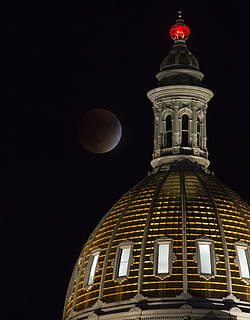 supermoon, pieno, perigeo, eclisse, notte, lunare, Luna, Campidoglio, stato, Colorado, Denver, luci, riflessione, architettura, governo, legislatura, Stati Uniti d'America, struttura costruita, Inquadratura dal basso, cielo, esterno dell'edificio, destinazioni di viaggio, nessuno, costruzione, cupola, viaggio, natura, illuminato, cielo sereno, turismo, città, Torre, all'aperto, luna planetaria, guglia, 1080P, CC0, dominio pubblico, privo di copyright