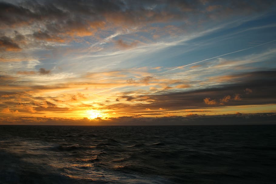 mar, atardecer, mar, puesta de sol, belleza en la naturaleza, scenics, naturaleza, escena tranquila, cielo, paisajes - naturaleza, agua, horizonte sobre el agua, tranquilidad, horizonte, nube - cielo, color naranja, idílico, nadie, Dom, tierra, luz del sol, playa, al aire libre, cielo romantico, 5K
