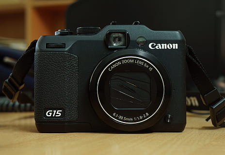 càmera, cànon, negre, tecnologia, temes de fotografia, càmera - equip fotogràfic, equip fotogràfic, lent - instrument òptic, primer pla, color negre, a l'interior, càmera digital, taula, centrar-se en primer pla, natura morta, text, estil retro, cap gent, càmera slr, sol objecte, guió occidental, modern, càmera reflex digital d’una sola lent, visor digital, equipament elèctric, 4K, CC0, domini públic, lliure de regalies