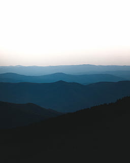 horská fade, pohoří, hora, modrý, strom, les, mrak, mlha, nebe, krása v přírodě, scenics - příroda, klidné scény, klid, kopie prostor, životní prostředí, krajina, idylický, mimoměstské scény, nikdo, Příroda, silueta, čisté nebe, západ slunce, venku, dálkový, 5K, CC0, veřejná doména, bez autorských práv