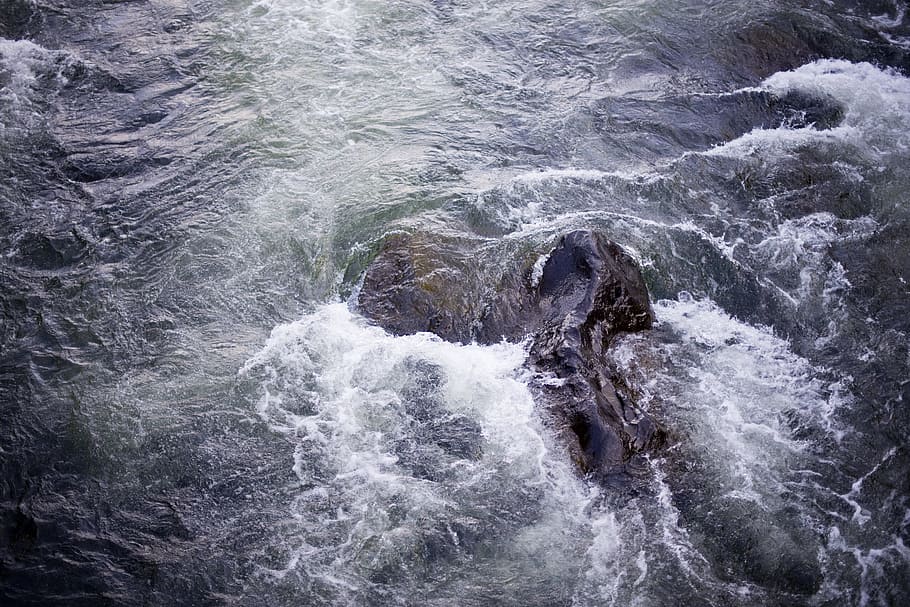 onde oceaniche, acqua, rocce, onde, schiantarsi, natura, fiume, flusso, fluente, ruscello, bagnato, movimento, mare, bellezza nella natura, roccia, nessuno, giorno, roccia - oggetto, movimento sfocato, scenics - natura, solido, lungomare, all'aperto, acqua corrente, vista dall'alto, spruzzi, potere in natura, 1080P