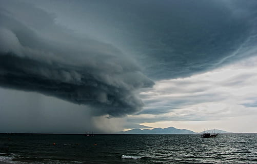 nubes de lluvia, cuerpo, agua, tormenta, playa, Oceano, nubes, lluvia, ciudad hoi, playa de cua dai, nube, Vietnam central, provincia de quang nam, cielo, nube - cielo, belleza en la naturaleza, mar, naturaleza, poder en la naturaleza, nadie, paisajes - naturaleza, montaña, poder, nube de tormenta, día, al aire libre, horizonte, barco náutico, transporte, ominoso, 1080P, CC0, dominio público, libre de derechos