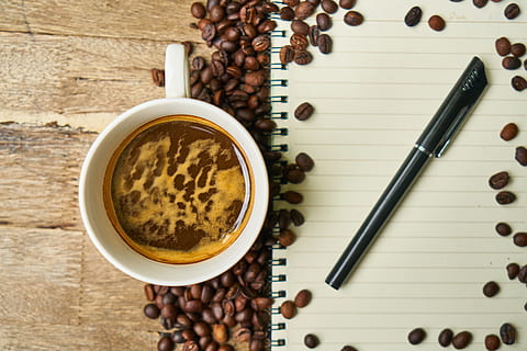 nešiojamas kompiuteris, kava, Žinoma, darbas, espresso, kavos pupelė, branduoliai, puslapyje, sveika mityba, Labas rytas, mityba, kofeinas, ryte, ruda, lentelė, pabusti, gėrimas, nuotrauka, maisto, Rašyti, fonas, fotografija, švirkštimo priemonė, sveika gyvensena, branduolys, kavinė, skaityti, makro, dirbti, maisto nuotrauka, kapučino, skanus, Iš arti, virtuvė, išsamiai, sėklos, šviežias, gražus, latte, pastaba, pasižymėti, Kolumbija, balta, literatūra, popieriaus, produkto nuotrauka, pastabų knyga, knyga, rankraštis, Parkeris, piešti, spalva, žurnalistas, niekas, mokykloje, straipsnis, pieštukas, piešimas, biuras, dizainas, kavos gėrimas, gerti, Maistas ir gėrimai, gaivinimas, skrudintos kavos pupelės, tiesiogiai virš, puodelis, kavos puodelis, patalpose, natiurmortas, karštas gėrimas, šviežumas, aukšto kampo vaizdas, nėra žmonių, indai, 5K