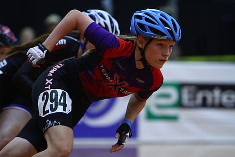 inline speed skating, rulleskøjteløb, stå på skøjter, inline, hastighed, skøjte, sport, valse, bevægelse, ekstrem, klinge, konkurrencedygtig sport, konkurrence, sportsrace, atlet, sport mødested, handling, professionel sport, herrer, sport uniform, beslutsomhed, udendørs, vinder, sportshold, hjelm, hovedbeklædning, indsats, tøj, udfordring, sportstøj, fokus på forgrunden, vitalitet, voksen, mennesker, sportsmand, styrke, ung voksen, livsstil, koncentration, 2K, CC0, offentligt domæne, royaltyfrie