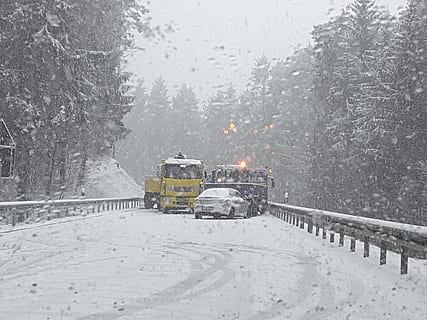Schnee, Blockade, Winter, kalte Temperatur, schneit, Natur, Transportmittel, Transport, Baum, Sturm, Pflanze, Landfahrzeug, Schneesturm, extremes Wetter, gefroren, weiße Farbe, Kraftfahrzeug, Tag, draußen, Schönheit in der Natur, keine Leute, 2K, CC0, gemeinfrei, lizenzfrei