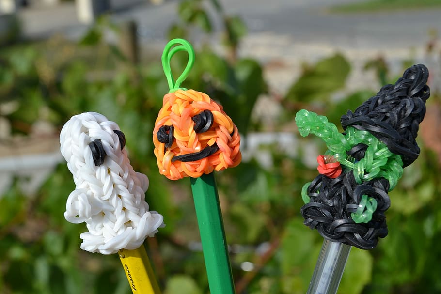 duch, dýně, Haloweenská dýně, čarodějnice, fantomová pružina, loutka tužka, figurka, předvečer Všech svatých, zaměřit se na popředí, nikdo, květ, den, venku, detail, kvetoucí rostlina, rostlina, křehkost, svěžest, zranitelnost, Příroda, okvětní lístek, krása v přírodě, růst, květu hlavy, květenství, zelená barva, oranžová barva, stonek rostliny, 4K