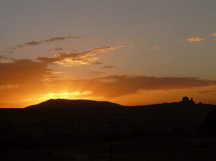 solnedgang, sol, gylden, humør, solstråle, Abendstimmung, himmel, glød, romantik, tusmørke, skumring, atmosfærisk, Uchisar, Kappadokien, Nevşehir, Kalkun, silhuet, scenics, natur, rolig scene, landskab, skønhed i naturen, scenics - natur, ro, bjerg, orange farve, sky - himmel, ikke-urbane scene, idyllisk, miljø, ingen mennesker, udendørs, jord, sollys, 2K, CC0, offentligt domæne, royaltyfrie