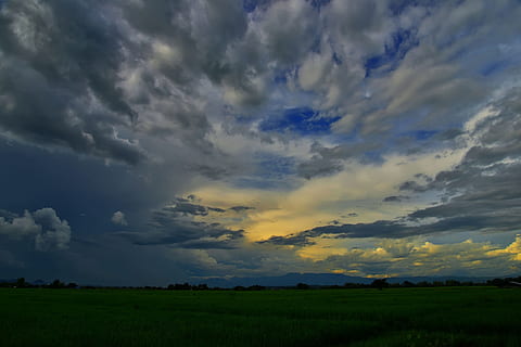 Sky, bruser, vejr, sky - himmel, himmel, skønhed i naturen, scenics - natur, landskab, miljø, rolig scene, ro, Mark, jord, natur, landlige scene, ingen mennesker, solnedgang, plante, vækst, ikke-urbane scene, grøn farve, idyllisk, udendørs, ildevarslende, 1080P, CC0, offentligt domæne, royaltyfrie