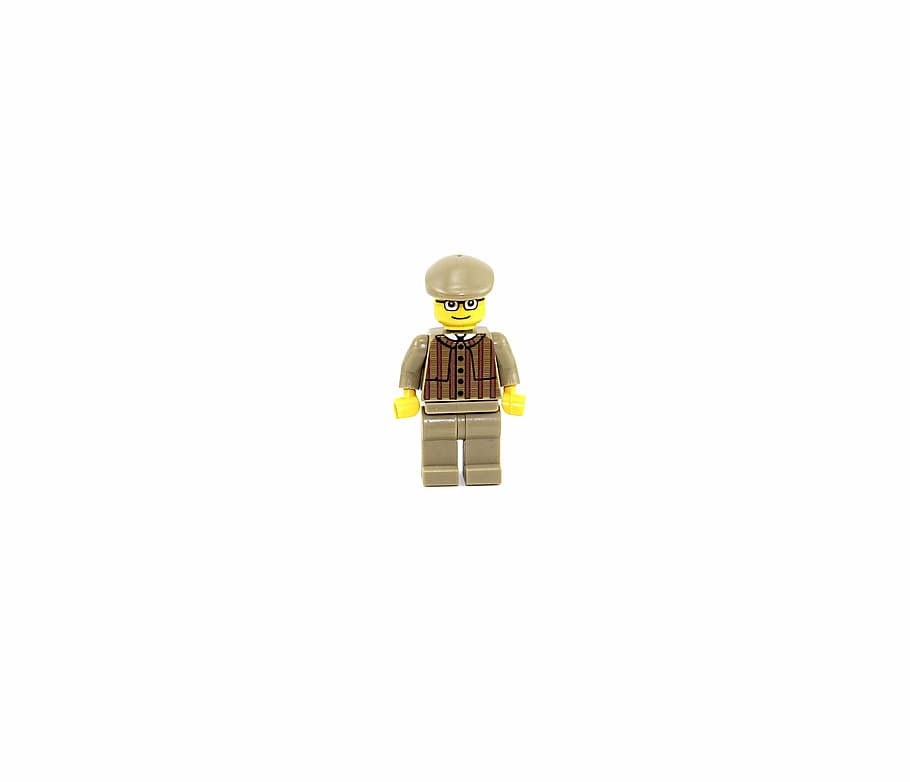 lego minifig, estudiós, blanc, fons, jove, home, geek, gots, masculí, diversió, divertit, bonic, somriu, feliç, negocis, treballar, humor, home de negocis, retrat, expressió, cara, ximple, gent, paio, broma, persona, treballador, professional, boig, feina, retro, vestit, Goofy, comunicació, oficina, còmic, mirant, facial, fons blanc, cap gent, tir de l'estudi, a l'interior, dia, primer pla, còpia espai, representació, tallar, representació humana, semblança masculina, natura morta, figureta, art i artesania, creença, creativitat, religió, joguina, groc, espiritualitat, 2K