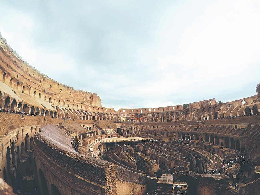 uvnitř, Coliseo, Řím, Itálie, hnědá betonová budova, ampitheatre, zřícenina, budova, architektura, colisseum, destinace, stavba, Dějiny, nebe, starověké, amfiteátr, minulost, cestovní ruch, mrak - nebe, den, stará zřícenina, Příroda, cestovat, starověké civilizace, archeologie, exteriér budovy, umělecká kultura a zábava, starý, nikdo, venku, zničil, dávná historie, 2K