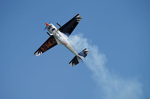 negru, alb, monoplan, clar, albastru, cer, avioane, a zbura, model, avion, zbor, vehiculul aerian, transport, aer, avionul comercial, militar, mijloc de transport, în mișcare, spectacol aerian, mişcare, avion de vânătoare, natură, militar avion, armată, nici o persoana, cer senin, forța aeriană, fumul - structura fizică, Industrie aerospatiala, în aer liber, traseu de vapori, exploziv, de mai sus, 4K, CC0, domeniu public, fără drepturi de autor
