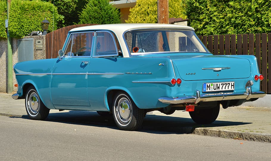 opel, disco, auto, vecchi tempi, opel rekord, oggetto da collezione, classico, nostalgia, cromo, pkw, vecchio, settore automobilistico, rarità, OLDI, veicolo, storicamente, vecchia macchina, passato, mezzi di trasporto, blu, auto da collezione, giorno, all'aperto, modo di trasporto, veicolo terrestre, veicolo a motore, in stile retrò, città, macchina vintage, stazionario, strada, albero, natura, viaggio, nessuno, luce del sole, ombra, Vintage ▾, 5K