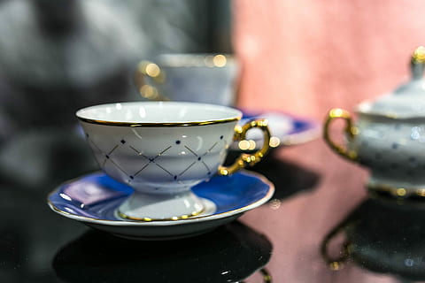 lujoso, tazas de te, colección, tazas, té, vaso, elegante, diseño, tetera, té - bebida caliente, beber, taza de te, culturas, porcelana, platillo, de cerca, enfoque selectivo, jarra, vajilla, refresco, comida y bebida, mesa, centrarse en primer plano, taza de café, adentro, café, utensilio de cocina, bebida caliente, cerámica, naturaleza muerta, nadie, patrón floral, 2K, CC0, dominio público, libre de derechos