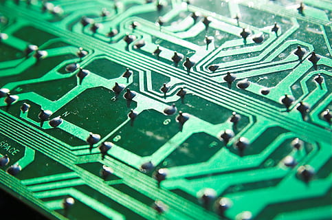 Onlinesicherheit, Netzwerk, Internet, hacken, Cyber, Sicherheit, Tastatur, Grün, Schaltung, Nahansicht, aussehen, Makro, System, Hardware-, Computer, Elektronik, Computers, Tafel, pcb, gedruckt, Chip, Innerhalb, pc, Mac, Hauptplatine, grüne Farbe, Verbindung, Leiterplatte, Technologie, Computerchip, Vollbild, Hintergründe, Elektronik-Industrie, selektiver Fokus, Industrie, keine Leute, Computerausrüstung, Komplexität, Ausrüstung, drinnen, Muster, Computerteil, Zentralprozessor, 2K, CC0, gemeinfrei, lizenzfrei