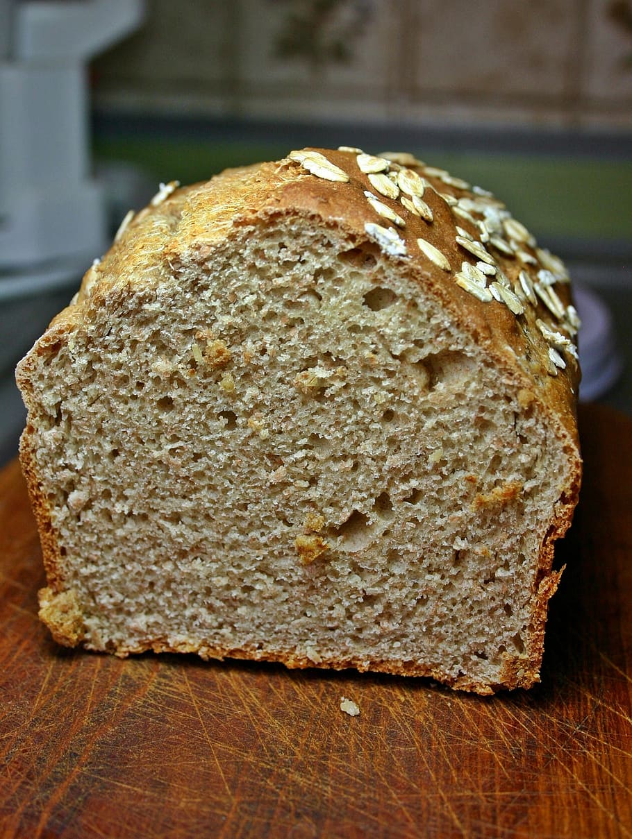 brød, stavet brød, havregrød, kager, Bagværk, mad, bage, bagt, brød brød, skive, Brun, friskhed, bageri, træ - materiale, hjemmelavet, konditori dejen, sund kost, mad og drikke, tæt på, indendørs, velvære, stilleben, fokus på forgrunden, ingen mennesker, klar til at spise, bord, skærebræt, Brunt brød, morgenmad, snack, 2K