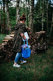 season, -, frakta shopping bag, TOP, TREND, THIS SEASON, IKEA, Shopping Bag, bad, shopping, frakta, women, outdoors, forest, tree, nature, bag, people, one Person, females, caucasian Ethnicity, woodland, full length, walking, rear view, land, plant, real people, lifestyles, leisure activity, day, casual clothing, field, focus on foreground, clothing, adult, hairstyle, 5K