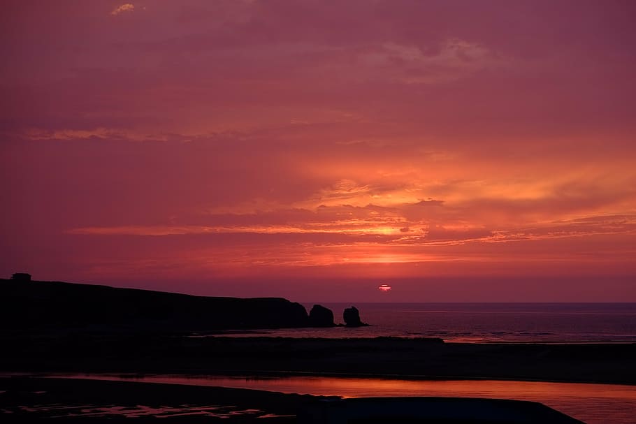 silueta, illa, ennuvolat, foto del cel, pres, posta de sol, platja, ca, cel, mar, naturalesa, vespre, línia de costa, escenics, aigua, bellesa a la natura, escenics - natura, tranquil·litat, escena tranquil·la, color taronja, terra, horitzó, núvol - cel, horitzó sobre l’aigua, cel dramàtic, idíl·lic, sol, cap gent, a l'aire lliure, cel romàntic, 4K